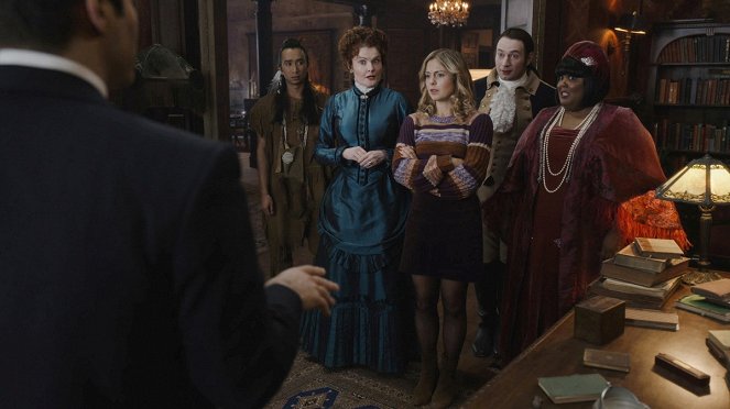 Duchy - Season 1 - Spodnie Trevora - Z filmu - Román Zaragoza, Rebecca Wisocky, Rose McIver, Brandon Scott Jones, Danielle Pinnock