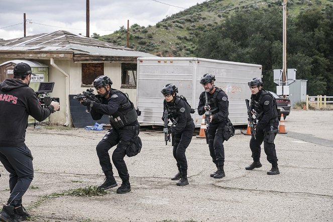 SWAT - Különleges egység - Family - Forgatási fotók - Shemar Moore, Lina Esco, Jay Harrington, Alex Russell