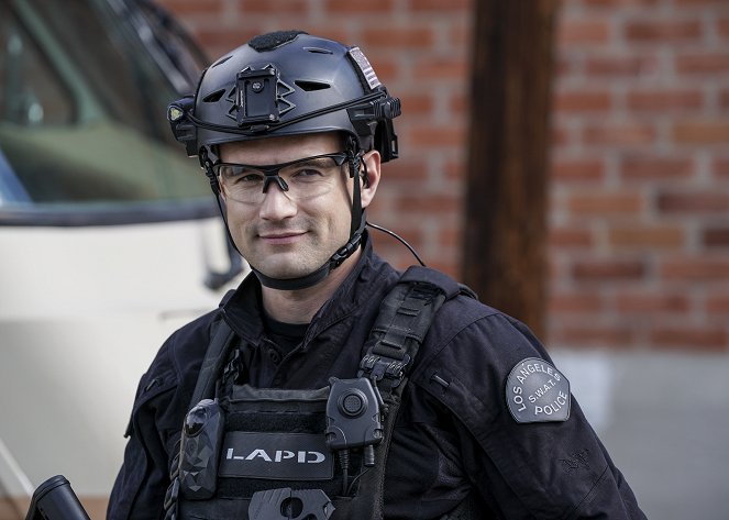 S.W.A.T. - Family - Do filme - Alex Russell