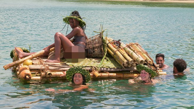 Naked and Afraid of Love - Photos