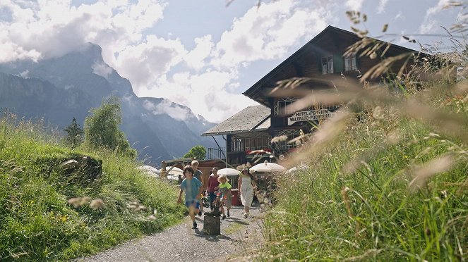 Mit dem Postauto durch die Schweiz - Im Steilanstieg auf die Griesalp - Kuvat elokuvasta