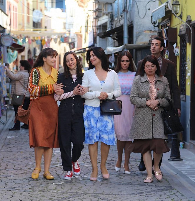 Üç Kız Kardeş - Episode 11 - Kuvat elokuvasta