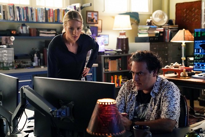 NCIS: Hawai'i - Ohana - Photos - Tori Anderson, Jason Antoon