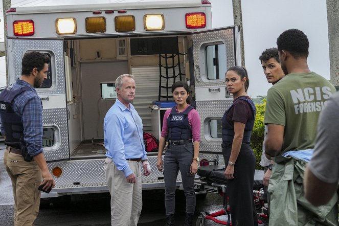 Agenci NCIS: Hawaje - Ohana - Z filmu - Billy Boyd, Yasmine Al-Bustami, Vanessa Lachey, Enver Gjokaj