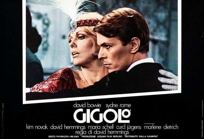 Krásný gigolo, ubohý gigolo - Fotosky - Kim Novak, David Bowie