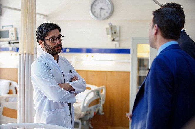 The Town Doctor - Episode 8 - Photos - Ozan Akbaba