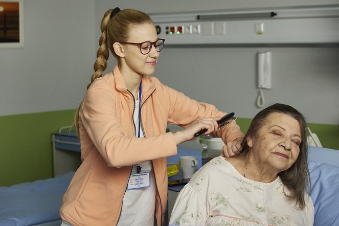 Ordinace v růžové zahradě - Je pozdě - Photos - Tereza Těžká