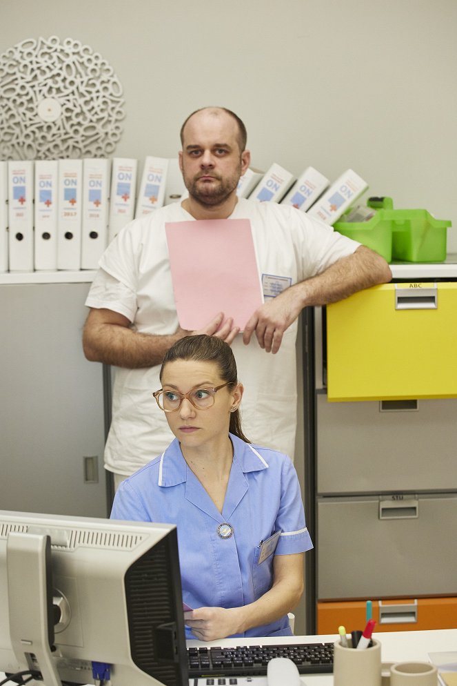 Ordinace v růžové zahradě - Já tě jistím - Photos - Roman Štabrňák, Hana Kusnjerová