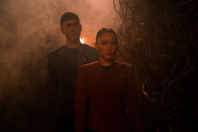 Star Trek: Strange New Worlds - Memento Mori - Photos - Ethan Peck, Christina Chong