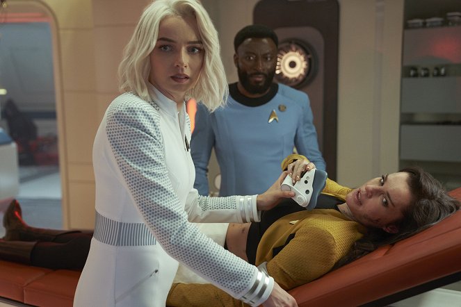 Star Trek: Nieznane nowe światy - Memento Mori - Z filmu - Jess Bush, Babs Olusanmokun, Rebecca Romijn