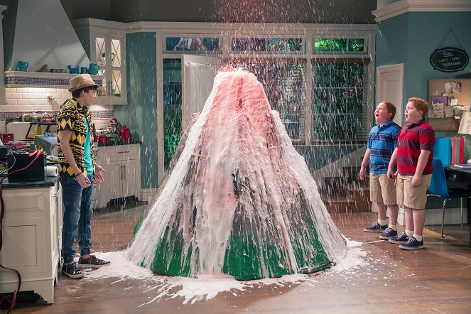 Best Friends Whenever - Season 1 - Fight for the Future: Part 3 - Photos