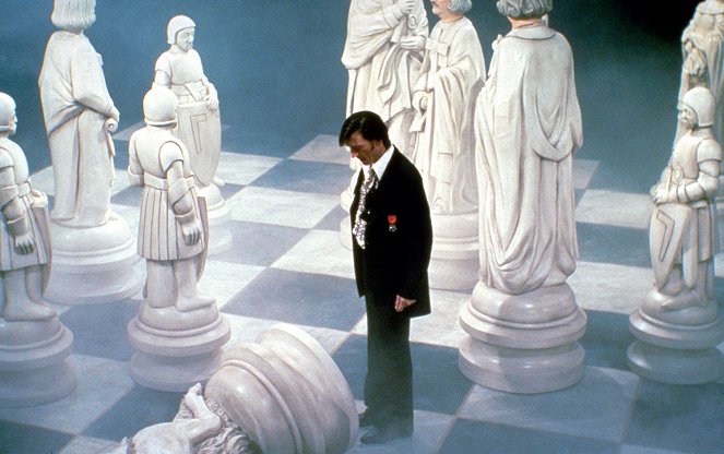 Columbo - Schach dem Mörder - Filmfotos - Laurence Harvey