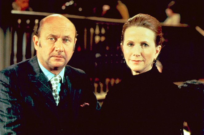 Columbo - Season 3 - Lohtua viinistä - Kuvat elokuvasta - Donald Pleasence, Julie Harris