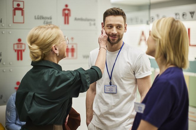 Ordinace v růžové zahradě - Lhářka - Kuvat elokuvasta - Jiří Böhm