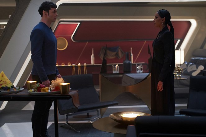 Star Trek: Podivné nové světy - Spock má amok - Z filmu - Ethan Peck, Gia Sandhu