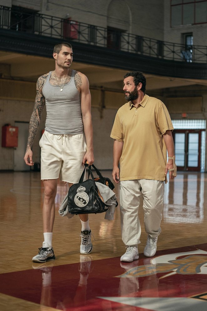 Životní trefa - Z filmu - Juancho Hernangomez, Adam Sandler