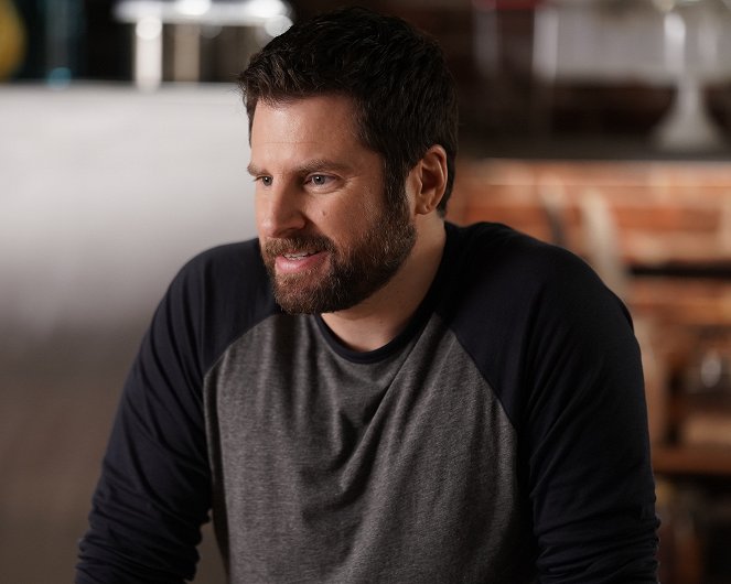 A Million Little Things - Out of Hiding - Van film - James Roday Rodriguez