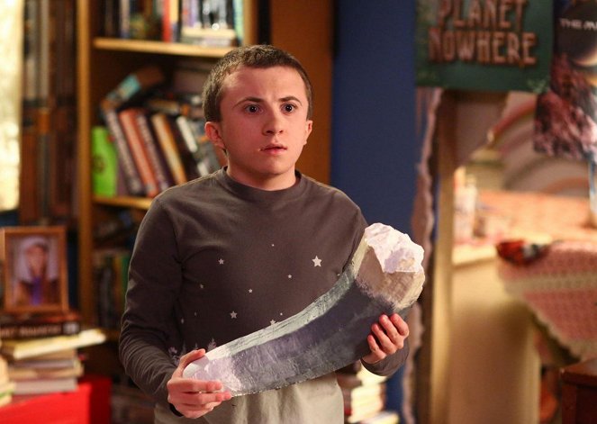 The Middle - Road Kill - Photos - Atticus Shaffer