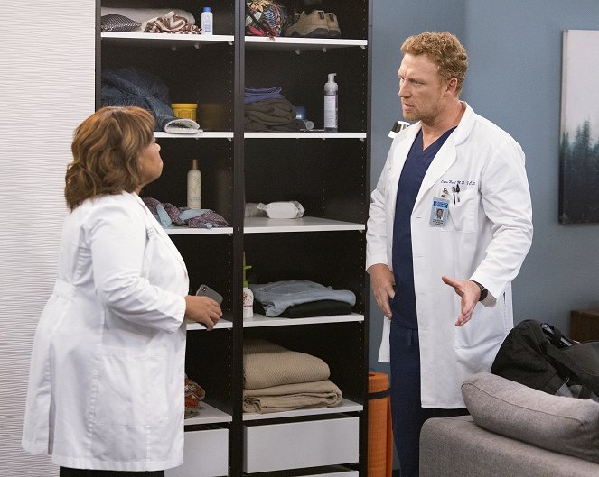 Grey's Anatomy - Out for Blood - Photos - Chandra Wilson, Kevin McKidd