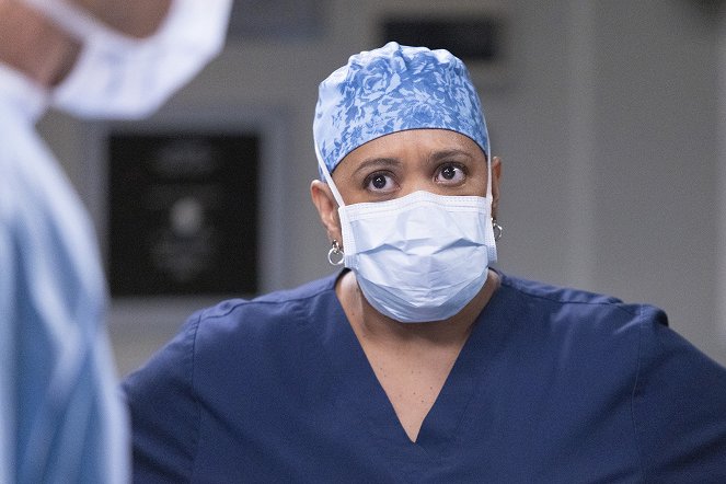 Grey's Anatomy - I'll Cover You - Photos - Chandra Wilson
