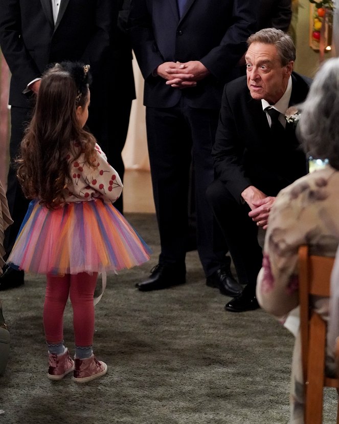 The Conners - Season 4 - A Judge and a Priest Walk into a Living Room... - Photos - John Goodman