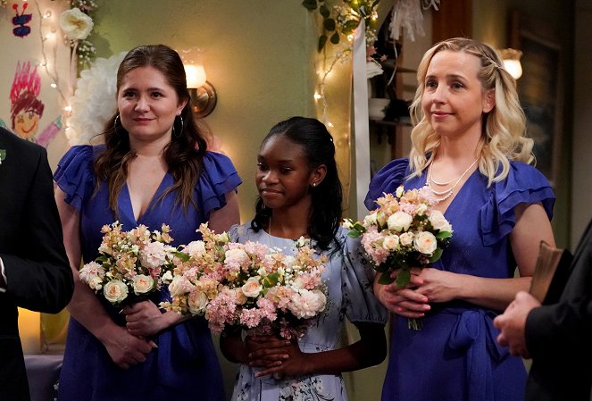 The Conners - Season 4 - A Judge and a Priest Walk into a Living Room... - Photos - Emma Kenney, Jayden Rey, Alicia Goranson