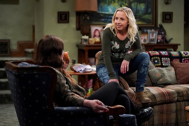 The Conners - A Judge and a Priest Walk into a Living Room... - Photos - Alicia Goranson