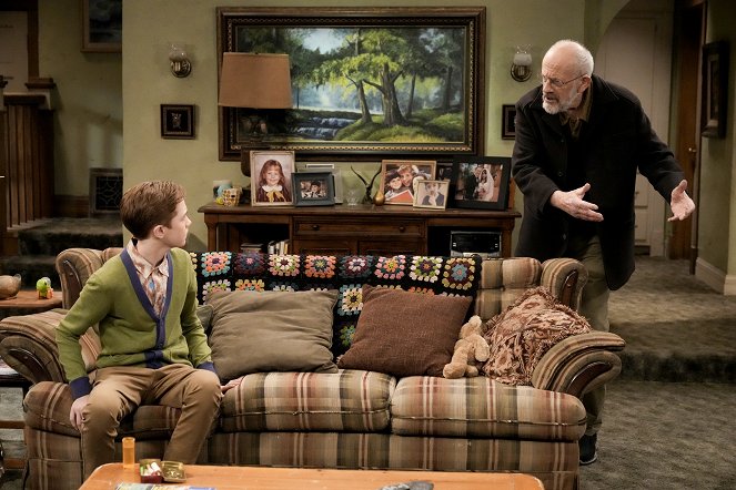 The Conners - Season 4 - The Best Laid Plans, A Contrabassoon and a Sinking Feeling - Photos - Ames McNamara, Christopher Lloyd
