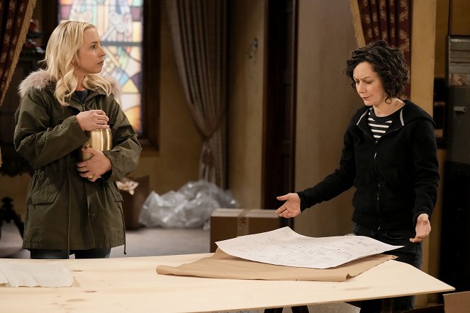 Die Conners - Season 4 - The Best Laid Plans, A Contrabassoon and a Sinking Feeling - Filmfotos - Alicia Goranson, Sara Gilbert