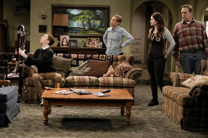 The Conners - Season 4 - The Best Laid Plans, A Contrabassoon and a Sinking Feeling - Photos - Ames McNamara, Laurie Metcalf, Emma Kenney, John Goodman