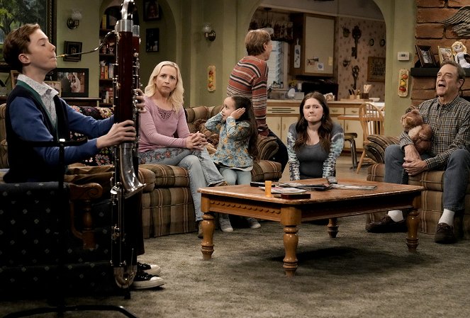 The Conners - Season 4 - The Best Laid Plans, A Contrabassoon and a Sinking Feeling - Van film - Ames McNamara, Alicia Goranson, Emma Kenney, John Goodman