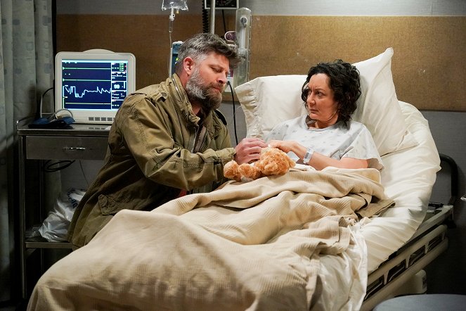 The Conners - Season 4 - The Best Laid Plans, A Contrabassoon and a Sinking Feeling - Photos - Jay R. Ferguson, Sara Gilbert