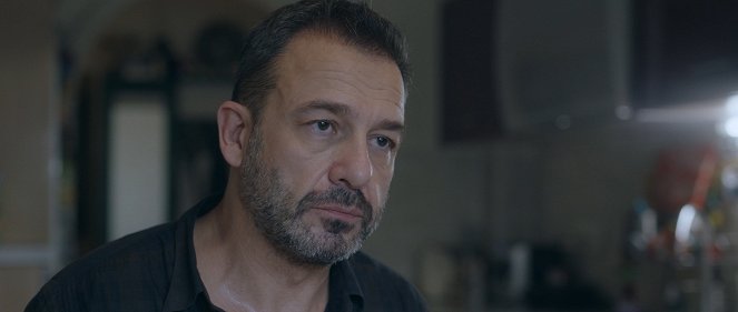 Önce İsimler Gitti - De la película - Murat Aygen