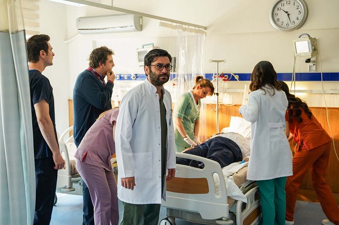 The Town Doctor - Episode 9 - Photos - Ozan Akbaba