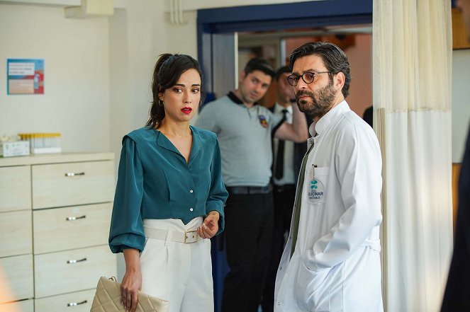 The Town Doctor - Episode 9 - Photos - Ozan Akbaba