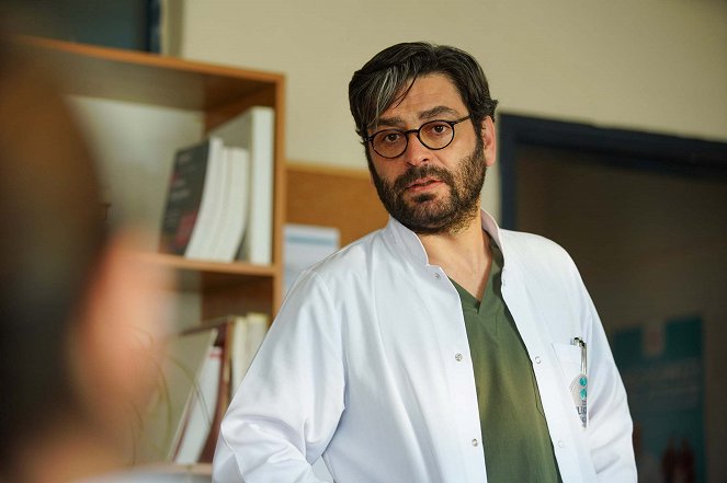 The Town Doctor - Episode 9 - Photos - Ozan Akbaba