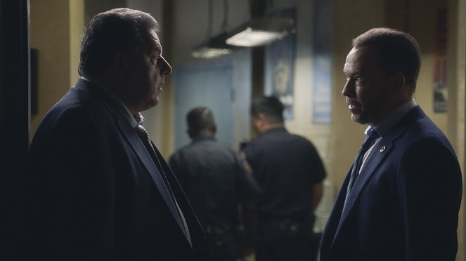 Blue Bloods - Crime Scene New York - Times Like These - Photos - Steve Schirripa, Donnie Wahlberg