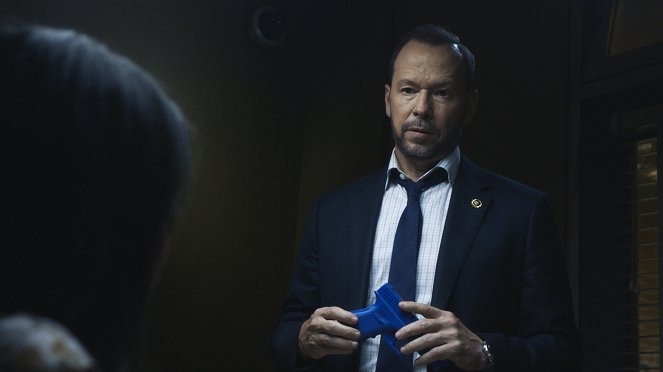 Blue Bloods - Crime Scene New York - Season 12 - Protective Instincts - Photos - Donnie Wahlberg