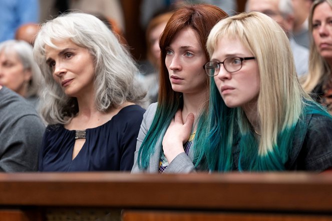 The Staircase - America's Sweetheart or: Time Over Time - De la película - Juliette Binoche, Sophie Turner, Odessa Young