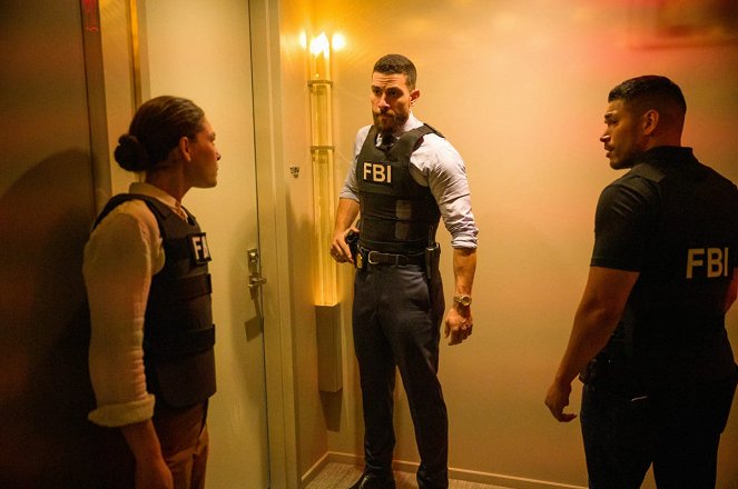 FBI: Most Wanted - Season 3 - Exposed - Film - Alexa Davalos, Zeeko Zaki, Miguel Gomez