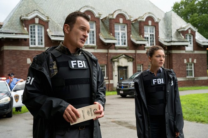 FBI: Most Wanted - Season 3 - Tough Love - Photos - Julian McMahon, Alexa Davalos
