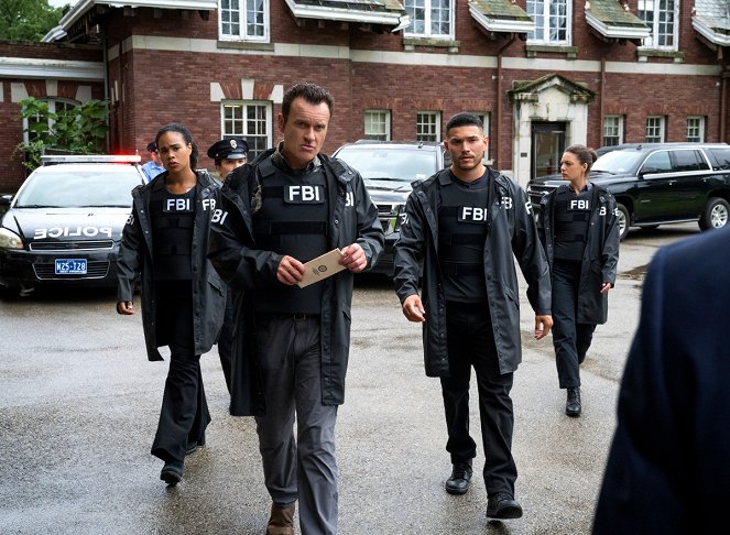 FBI: Most Wanted - Tough Love - Film - Roxy Sternberg, Julian McMahon, Miguel Gomez, Alexa Davalos