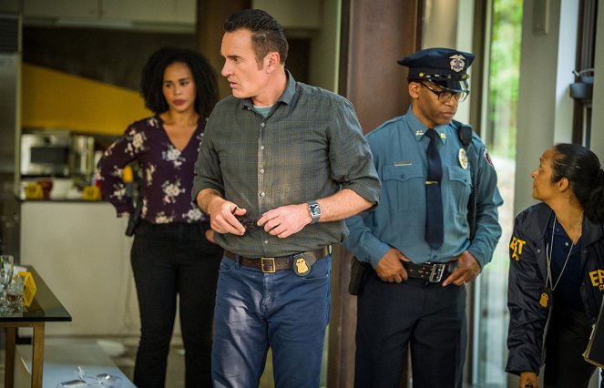 FBI: Most Wanted - Season 3 - Gladiator - Photos - Roxy Sternberg, Julian McMahon