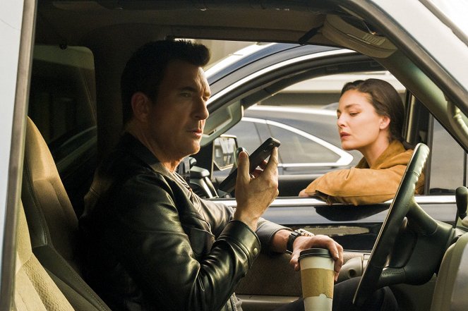 FBI: Most Wanted - A Man Without a Country - Van film - Dylan McDermott, Alexa Davalos