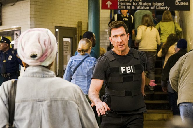 FBI: Most Wanted - A Man Without a Country - Z filmu - Dylan McDermott