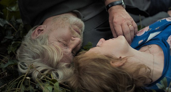 Ein großes Versprechen - De la película - Rolf Lassgård, Dagmar Manzel