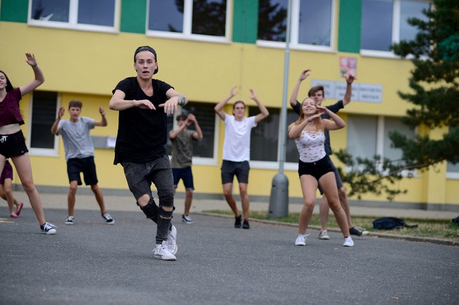 Andílci za školou - Photos - Vojtěch Drahokoupil