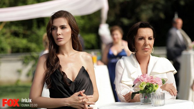 İyilik - Episode 7 - Photos - Hatice Şendil, Perihan Savaş