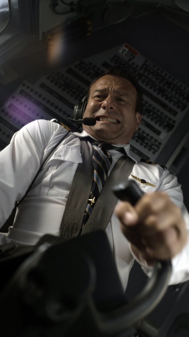 Mayday - Alarm im Cockpit - Season 22 - Sturzflug in den Pazifik - Filmfotos - Jeff Teravainen