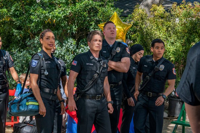 9-1-1: Lone Star - Down to Clown - Photos - Gina Torres, Rob Lowe, Jim Parrack, Julian Works